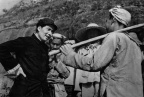 毛主席和杨家岭农民谈话，延安 Chairman Mao talks with Yangjialing peasants, Yan'an