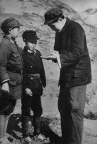 毛主席和小八路，延安 Chairman Mao and two little soldiers, Yan'an