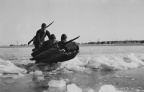 冰上“土坦克”军事训练，冀中 An "indigenous tank" drill on ice, Central Hebei