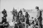 慰劳雁翎队的伤病员，冀中 Paying regards to the wounded and sick members of the Yanlingdui Detachment, Central Hebei