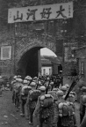 八路军开进张家口，河北张家口 Eighth Route Army advancing into Zhangjiakou, Hebei