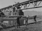 平绥铁路职工修复怀来大桥,河北张家口 Beijing-Baotou Railway workers repair Huailai Bridge, Zhangjiakou, Hebei (10708 visits)
平绥铁路职工修复怀来大桥,河北张家口,1945年
Beijing-Baotou Railway workers ... 平绥铁路职工修复怀来大桥,河北张家口 Beijing-Baotou Railway workers repair Huailai Bridge, Zhangjiakou, Hebei