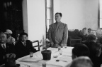天津市长黄敬代表全体天津市民向世界拥护和平大会代表团致欢迎词，天津 Huang Jing, Mayor of Tianjin, gives a welcome address to the Chinese delegation, on behalf of the whole city, Tianjin