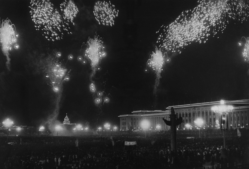 寰宇春秋 A Grandeur Renewal Pictured 1949—1983