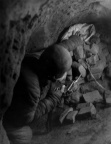 地道中的游击队员，冀中 A guerrilla in a tunnel, Central Hebei